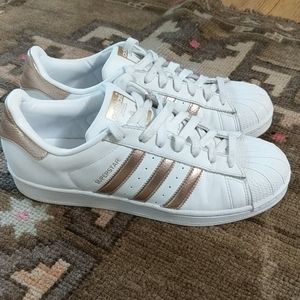 Adidas Superstar w/ Rose Gold women's 9
